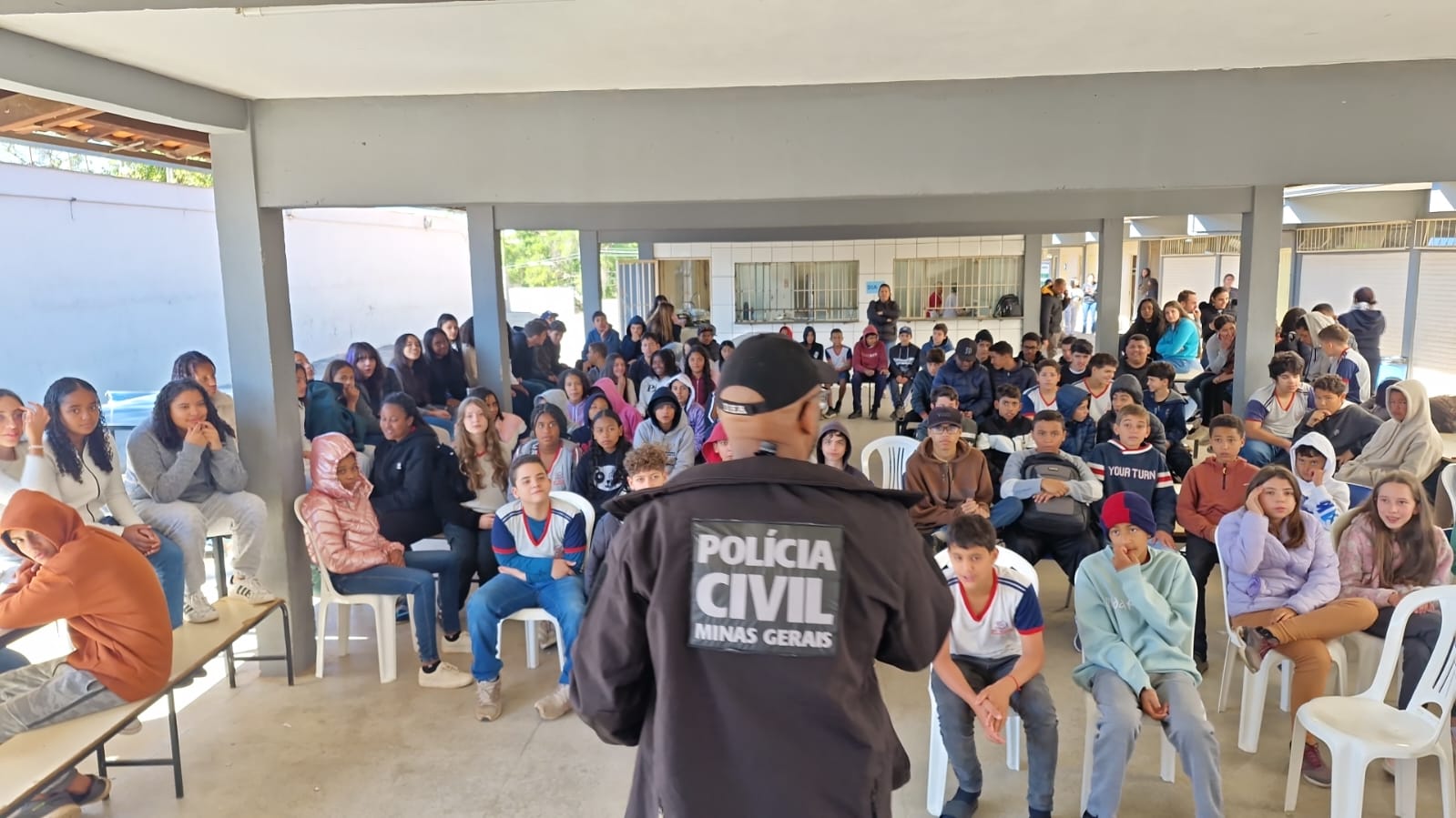 Palestra em Belo Vale alerta estudantes sobre uso de drogas